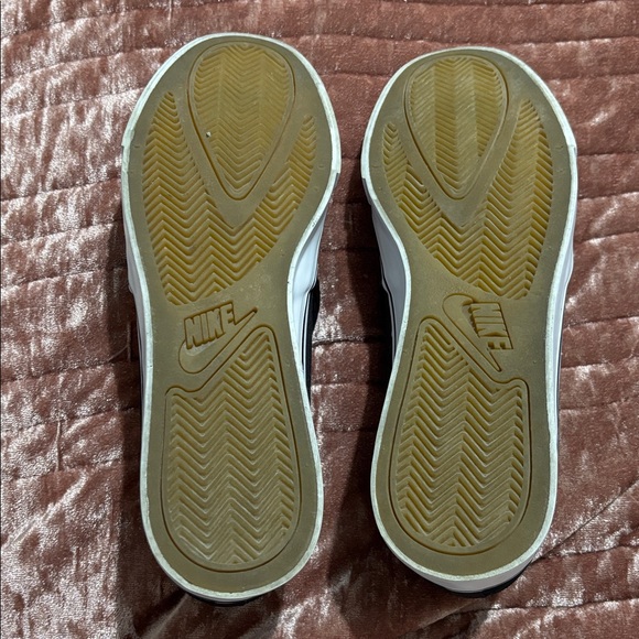 Nike ladies shoes - Picture 5 of 7